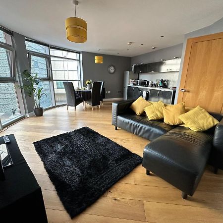 Fantastic And Modern City Centre Flat With Free Parking! カーディフ エクステリア 写真
