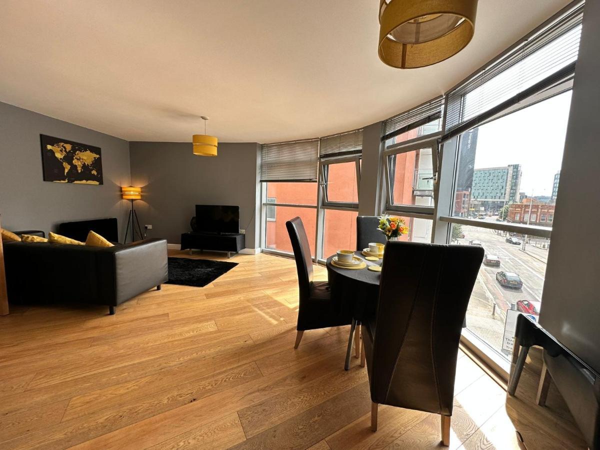 Fantastic And Modern City Centre Flat With Free Parking! カーディフ エクステリア 写真