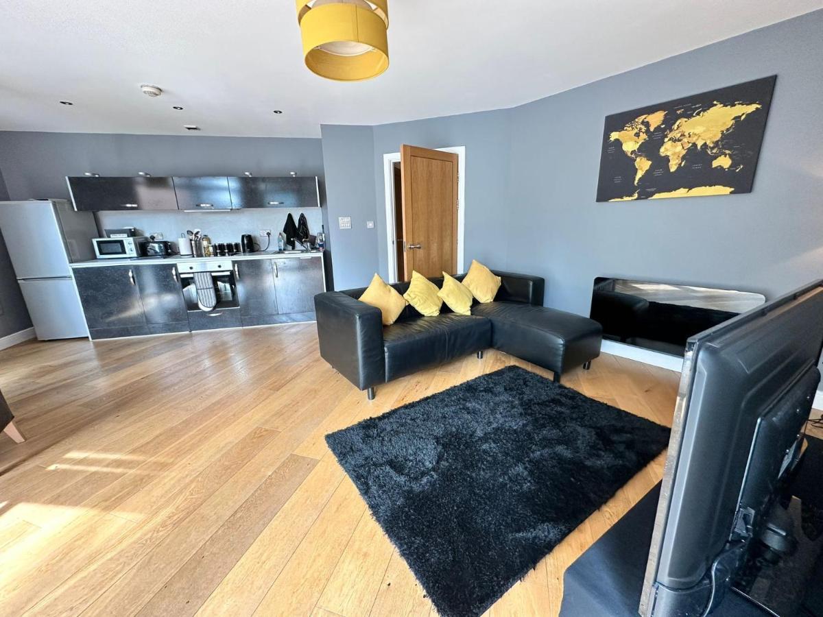 Fantastic And Modern City Centre Flat With Free Parking! カーディフ エクステリア 写真