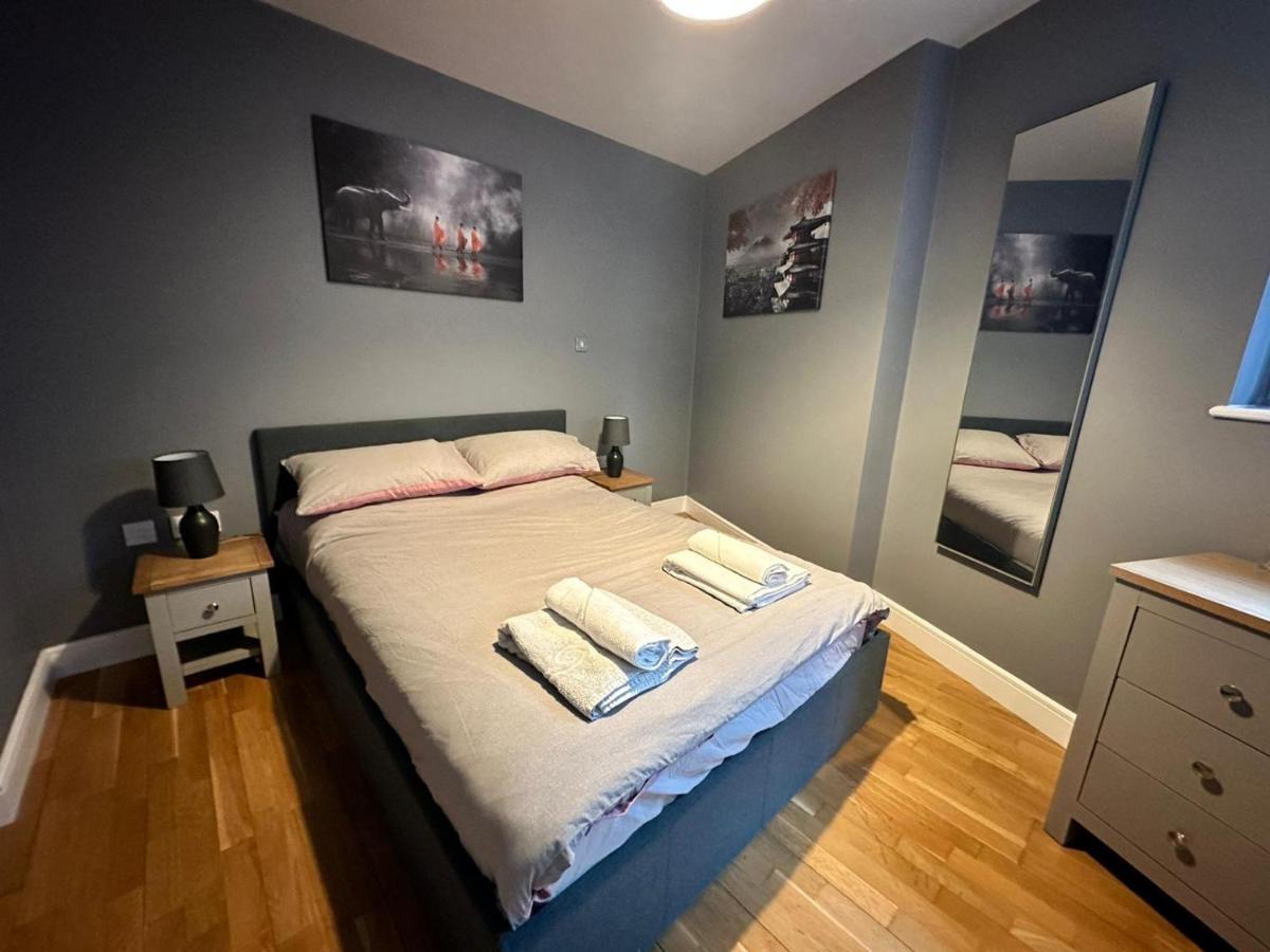 Fantastic And Modern City Centre Flat With Free Parking! カーディフ エクステリア 写真