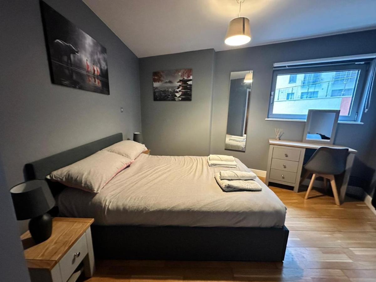 Fantastic And Modern City Centre Flat With Free Parking! カーディフ エクステリア 写真